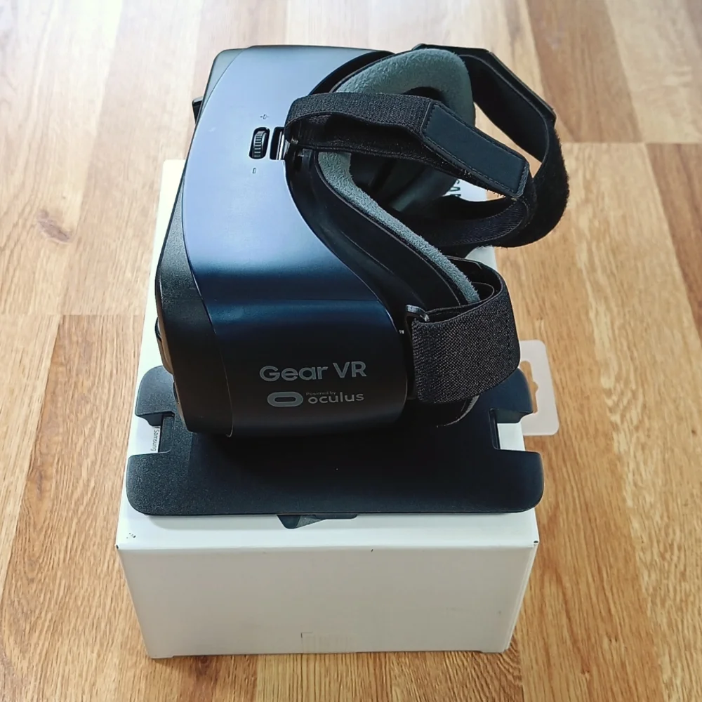 Samsung Gear VR set powered by Oculus